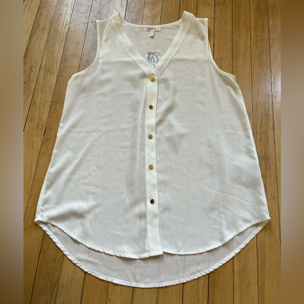 Maurices White Sleeveless Button-Down Blouse